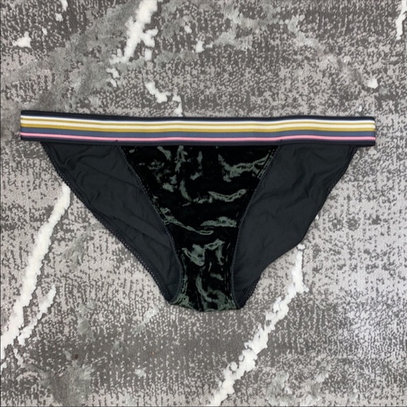 VICTORIA’S SECRET VELVET BRA and PANTIE SIZE M - Picture 7 of 8